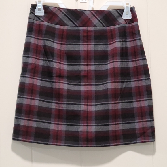 FLASH SALE!! Loft Skirt - Picture 2 of 8